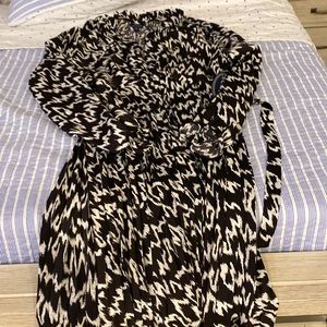 Scoop neck midi pleated dress